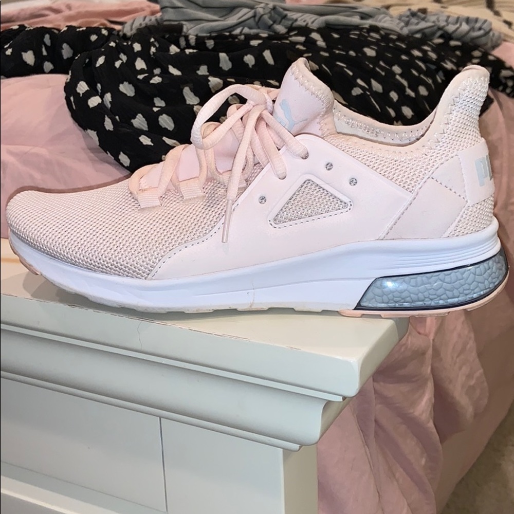 Puma tennis shoes light pink